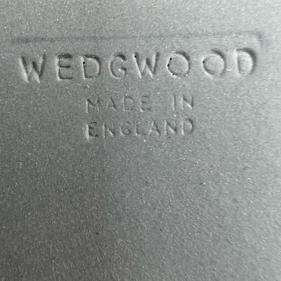 Wedgwood Blue Jasperware, Trinket Box With Lid, 5” Round Scalloped Garden Theme - Picture 12 of 17